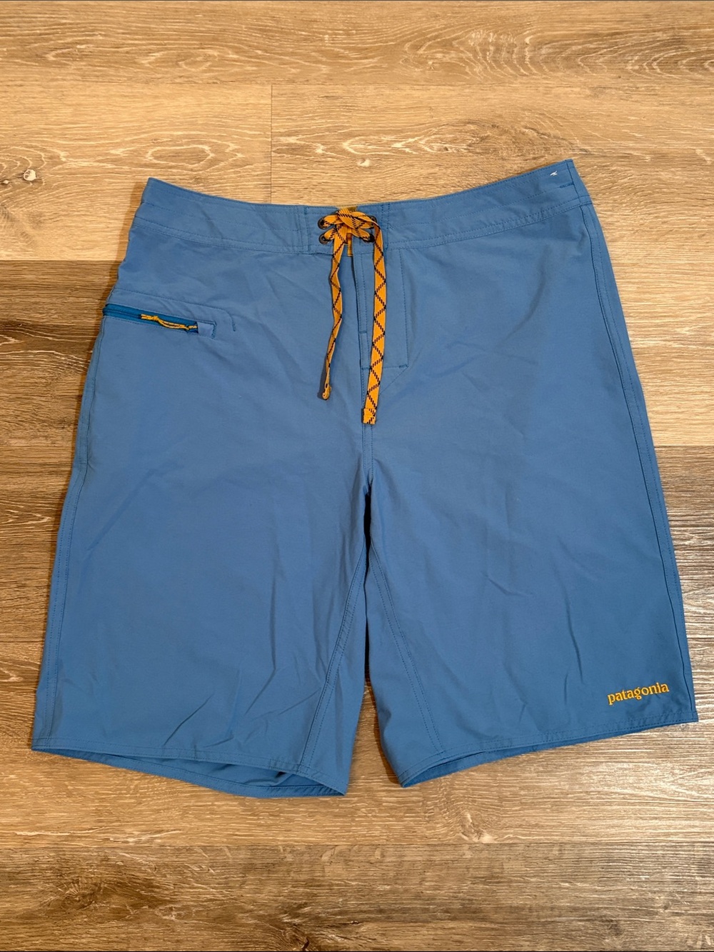 Patagonia Men’s Stretch Wavefarer Board Shorts w/Bright Blue & Yellow drawstring